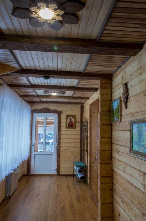 TV a/nebo společenská místnost v ubytování Synevyrskyj Chardash