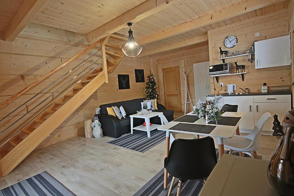 Kuchyňa alebo kuchynka v ubytovaní Domki u Czerników