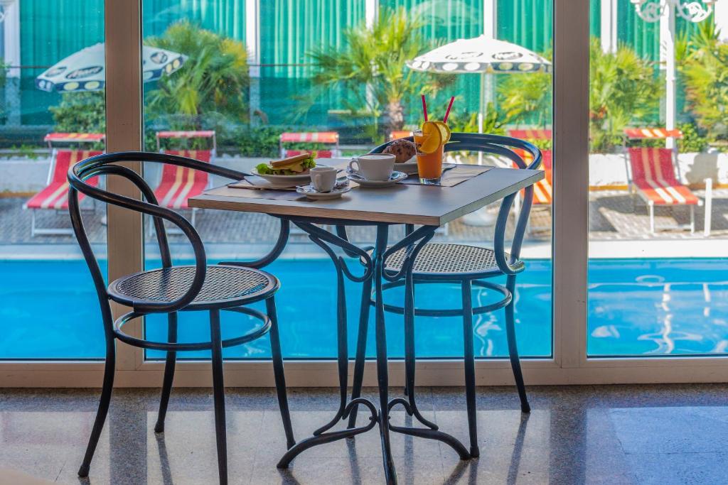 Bazén v ubytování Hotel Beverly nebo v jeho okolí