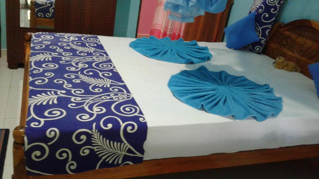 Postel nebo postele na pokoji v ubytování Flower Inn