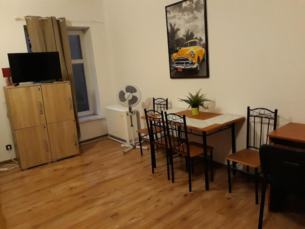 Hostel Gliwice Centrum PARKING - Cama En Habitación Mixta De 6 Camas