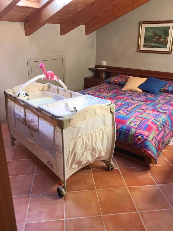 A bed or beds in a room at Mansarda Margherita