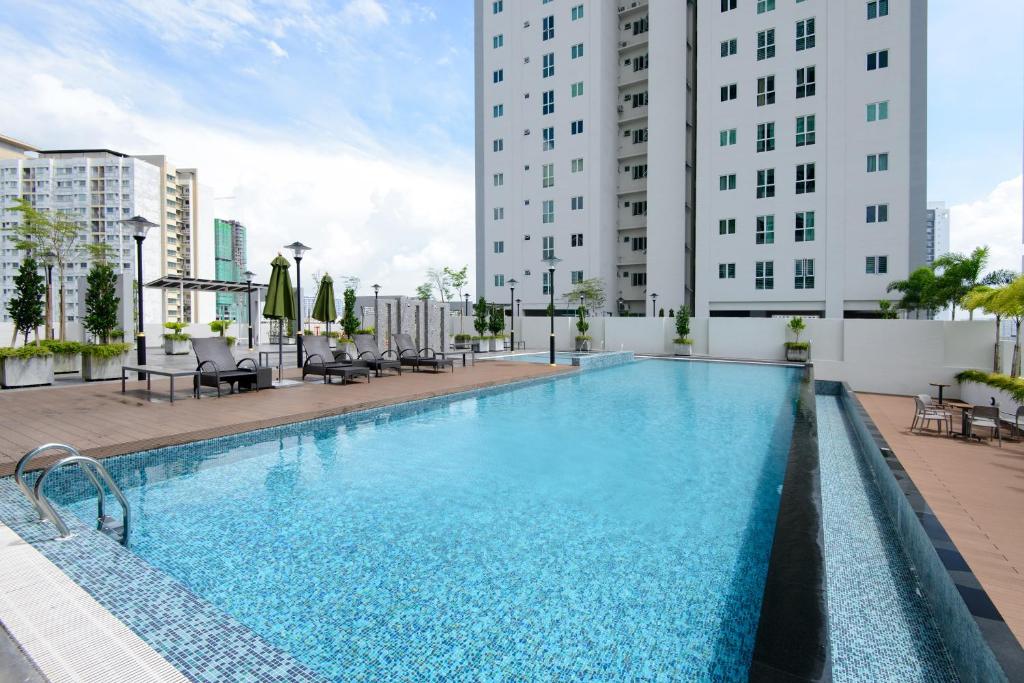 Bazén v ubytování Straits Garden Suites, Georgetown nebo v jeho okolí