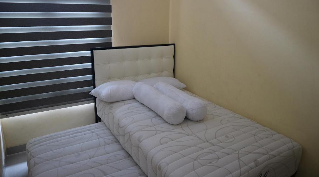 Postel nebo postele na pokoji v ubytování Homestay / Guest House Dekat Malioboro