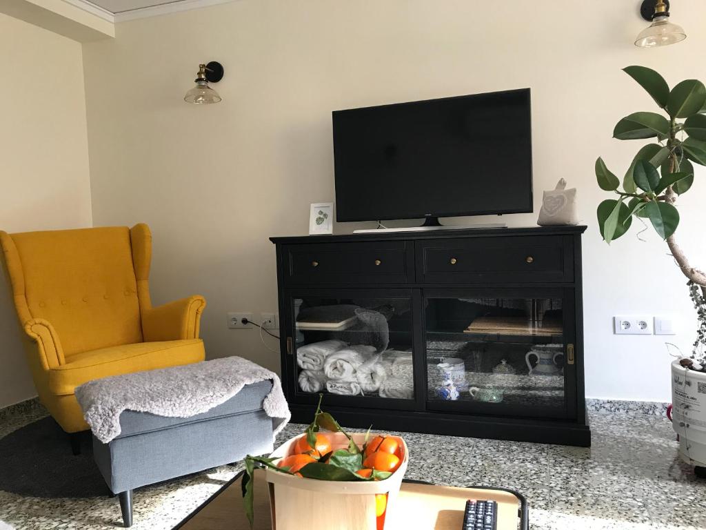 TV a/nebo společenská místnost v ubytování Lovely Apartment Old Town