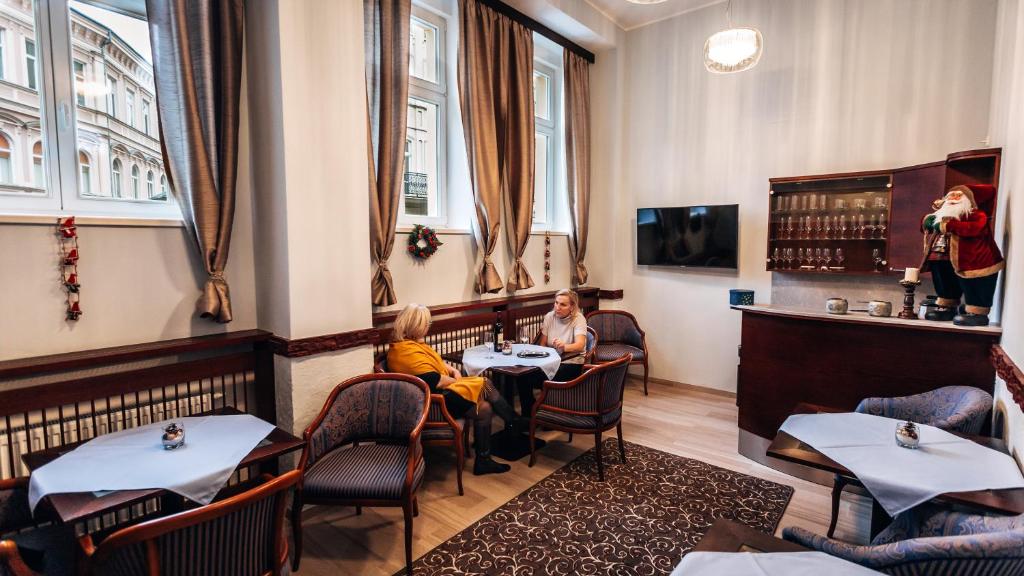 TV a/nebo společenská místnost v ubytování Star Hotel