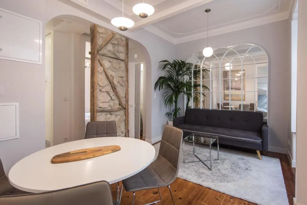 LovelyStay - Stylish Mouraria Flat, Amadora, Portugal