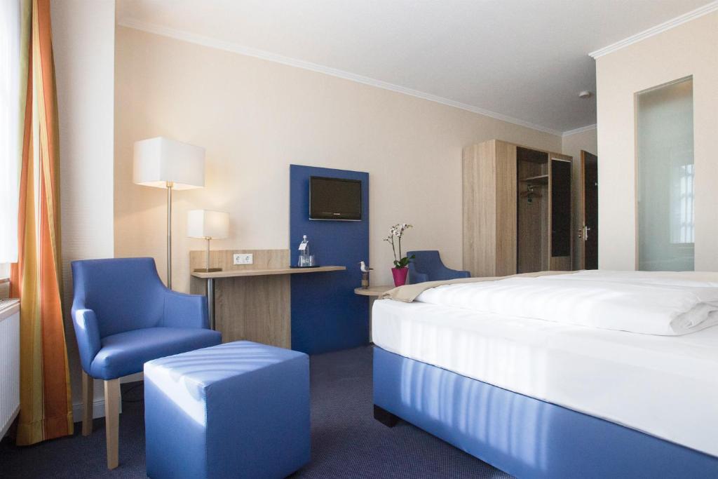 Postel nebo postele na pokoji v ubytování Nordsee-Hotel Hinrichsen