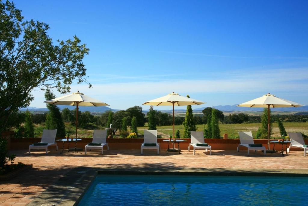Bazén v ubytování Hotel Valdepalacios Gourmand 5* GL nebo v jeho okolí