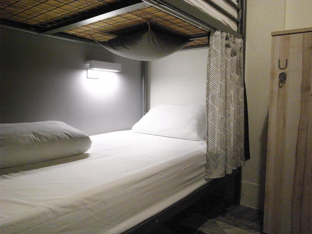 Postel nebo postele na pokoji v ubytování Tainan Gu Hostel