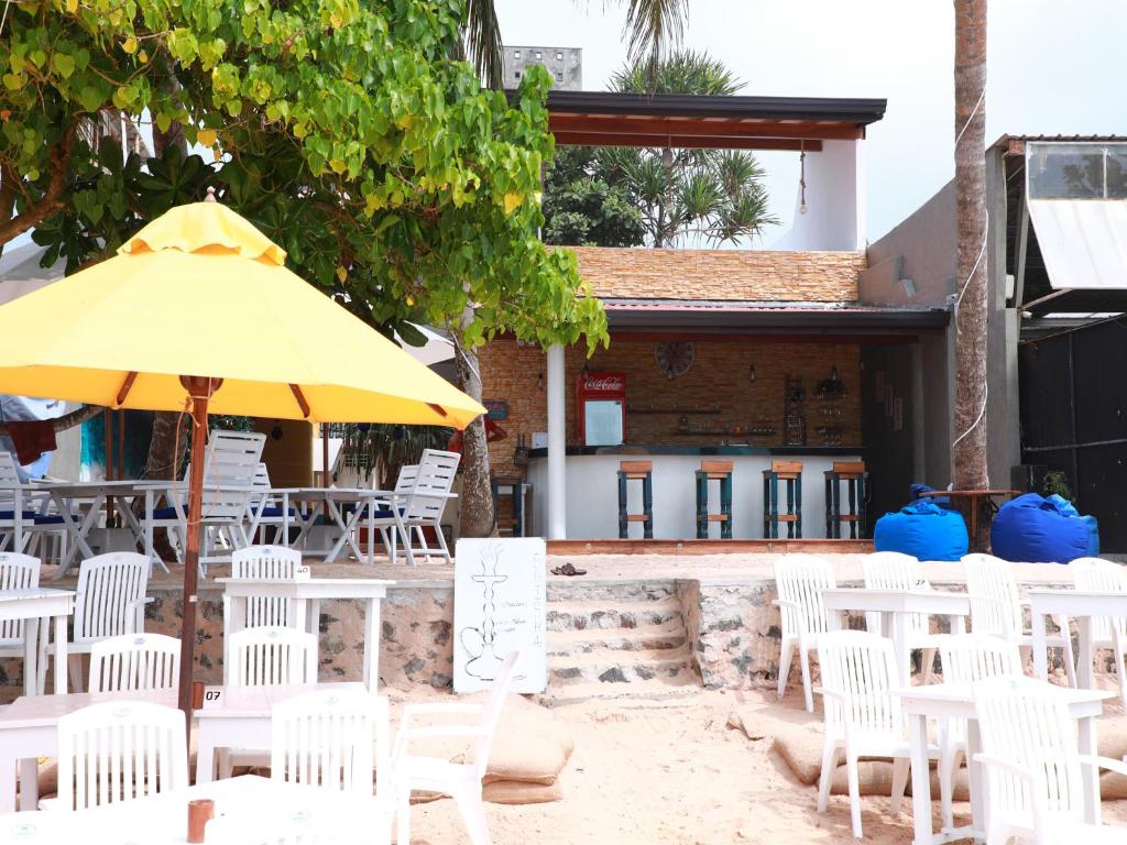 Restaurace v ubytování Fresh Wave Mirissa - Beach Front