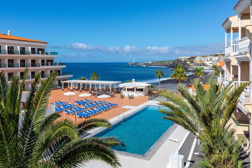 Uma vista da piscina em Sol La Palma Apartamentos ou nos arredores