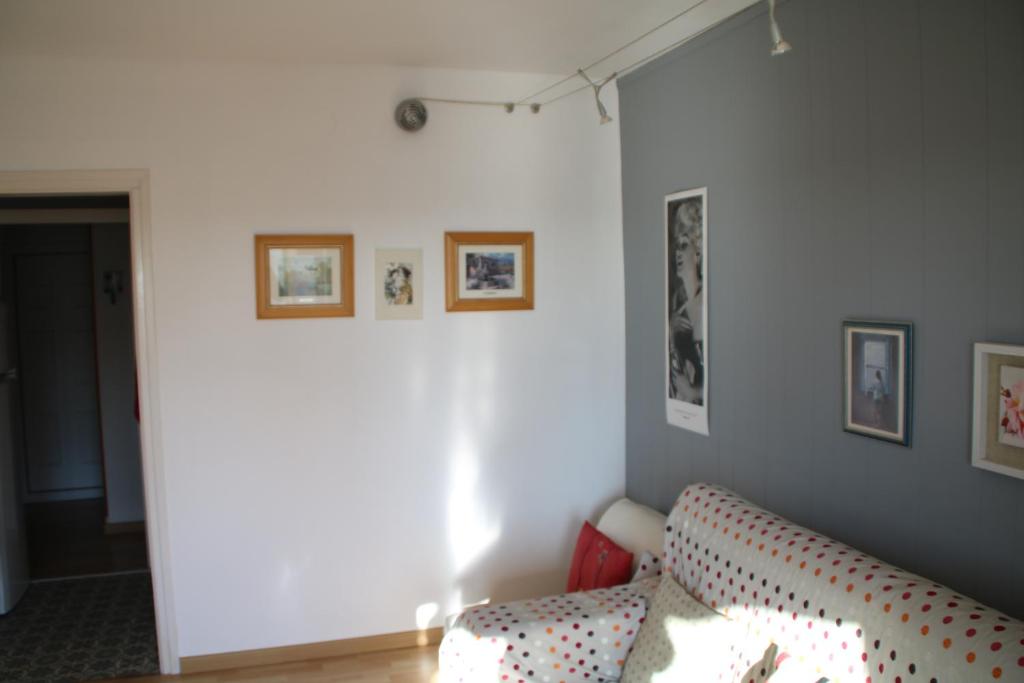A seating area at Centre Empuriabrava plage
