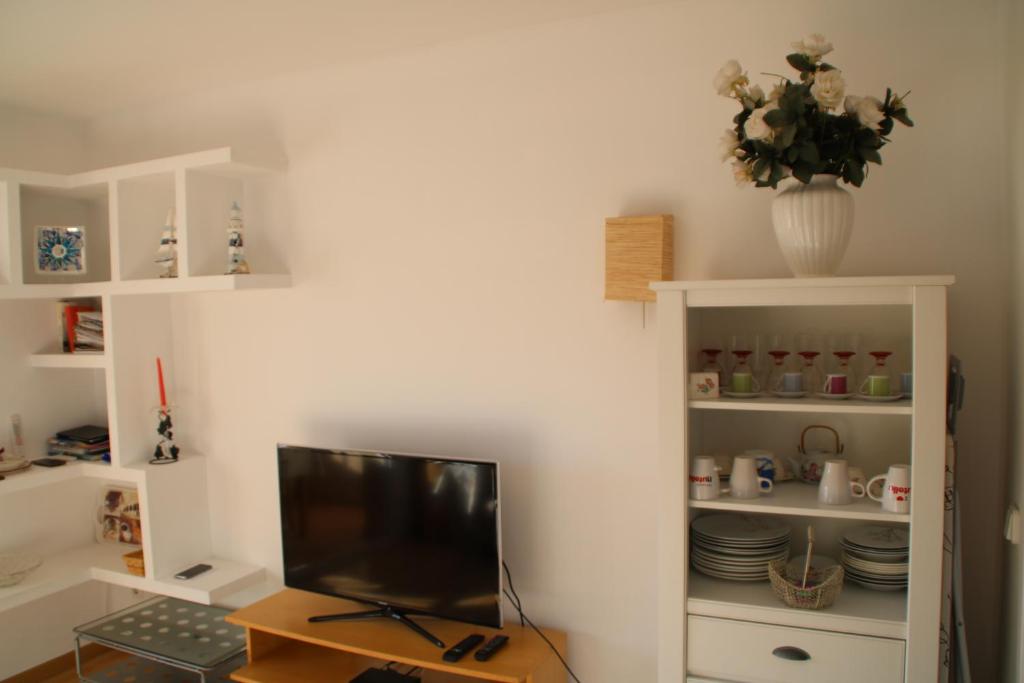 A television and/or entertainment centre at Centre Empuriabrava plage