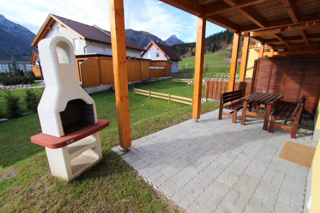 Výhľad na hory alebo výhľad na hory priamo z horskej chaty