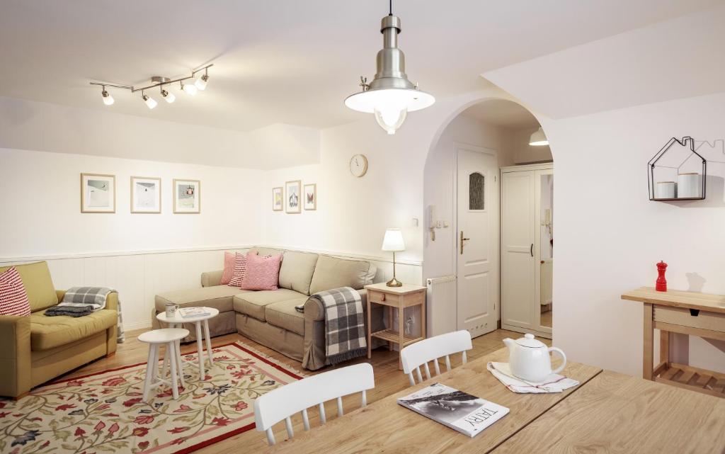 Posedenie v ubytovaní ZAKOHOME- Apartament Skocznia