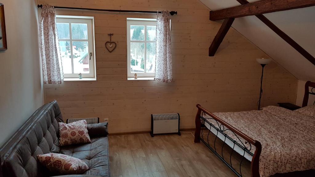 Postel nebo postele na pokoji v ubytování Chalupa 335