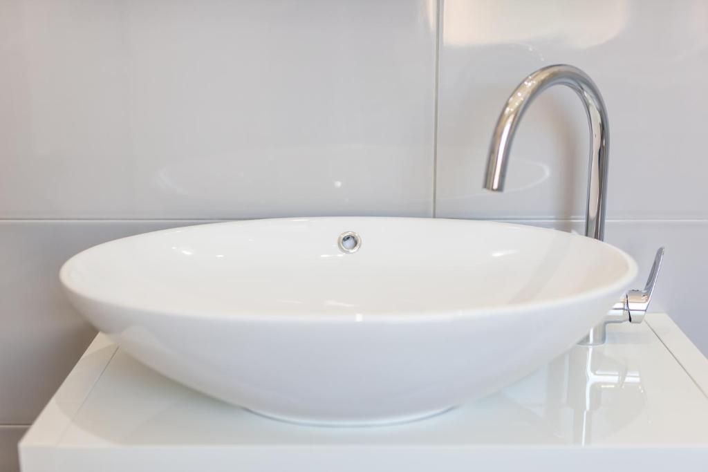 Captain Emo City Apartments - 5