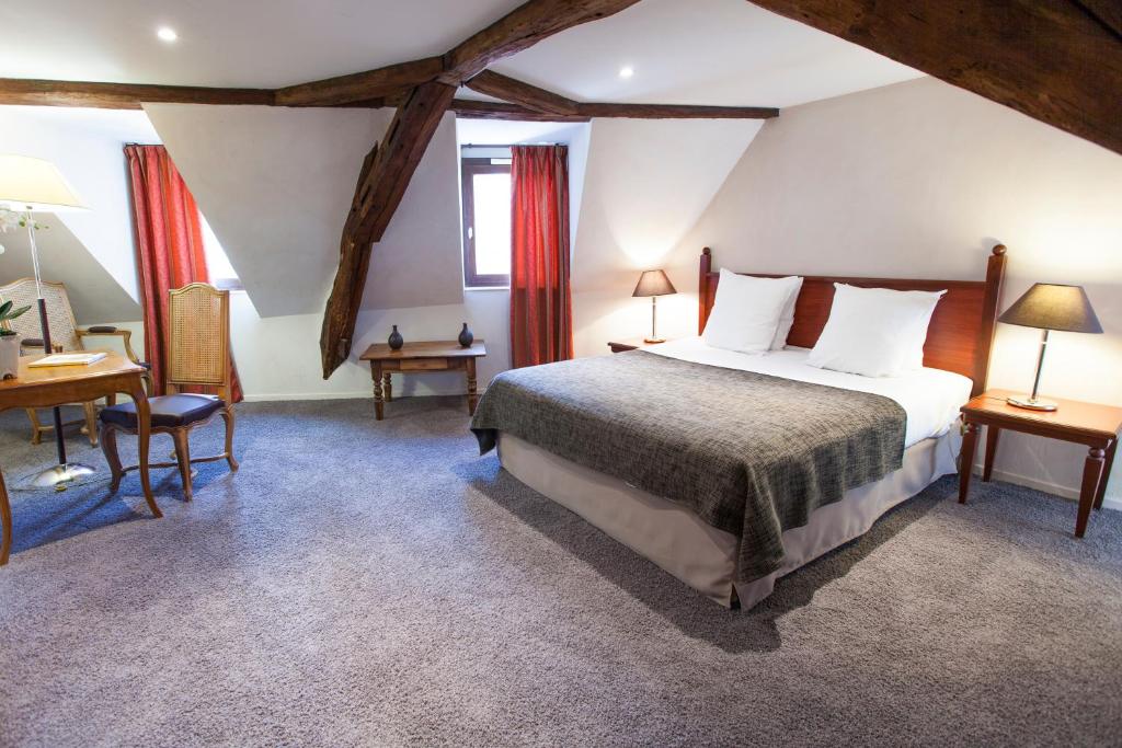 Postel nebo postele na pokoji v ubytování Hotel Athanor Centre