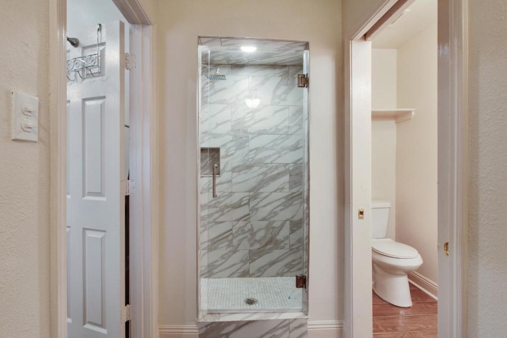N Broad Studios - 