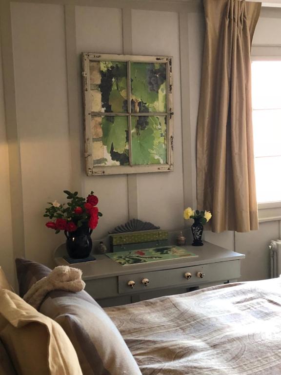 Ένα ή περισσότερα κρεβάτια σε δωμάτιο στο Good4Yew BnB