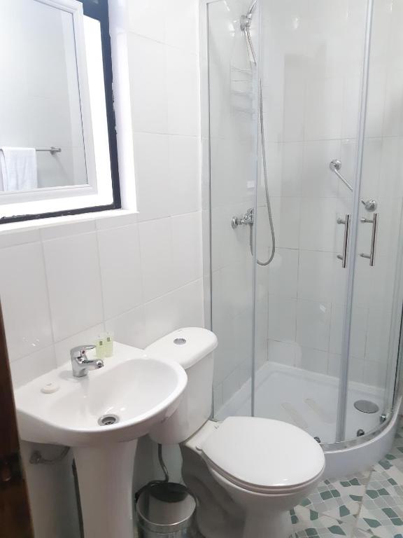 Koupelna v ubytování Agostini Hotel