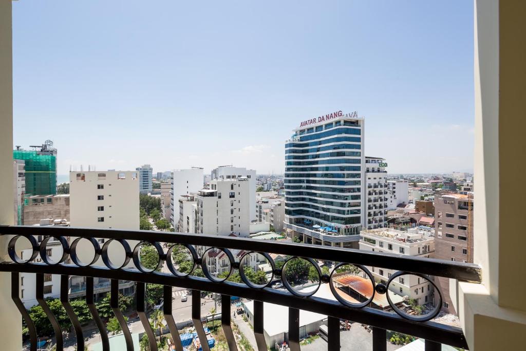 Rõdu või terrass majutusasutuses Tamarind Danang Beach Hotel