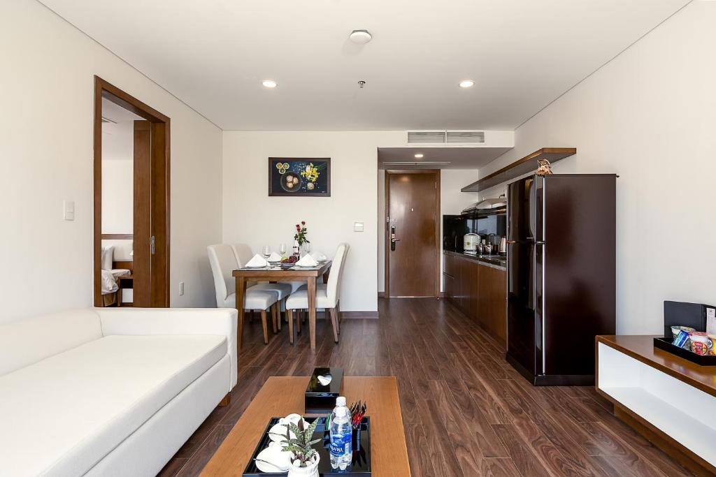 Voodi või voodid majutusasutuse Tamarind Danang Beach Hotel toas