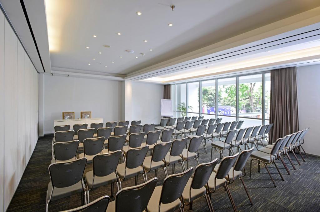 Konferenční prostory v ubytování La Lisa Hotel Surabaya
