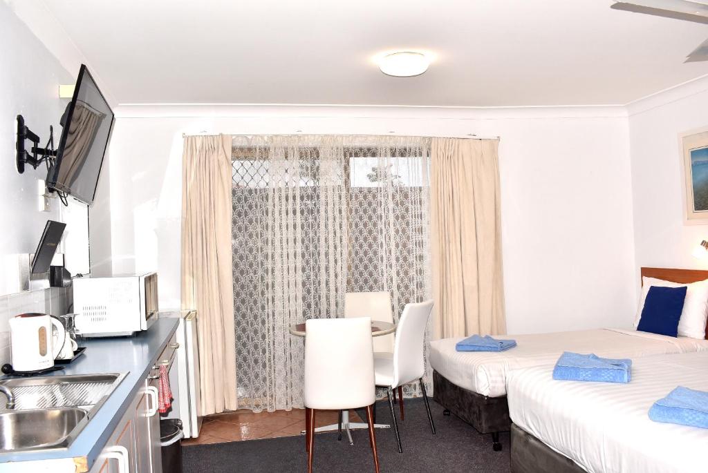 Postel nebo postele na pokoji v ubytování Port O'Call Motel