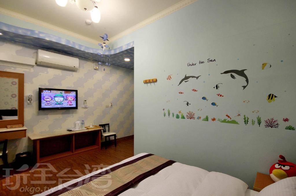 TV a/nebo společenská místnost v ubytování Jiji Fuli Homestay