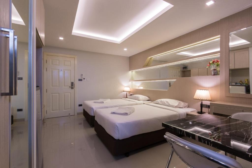 เตียงในห้องที่ B-your home Hotel Don Mueang Airport Bangkok