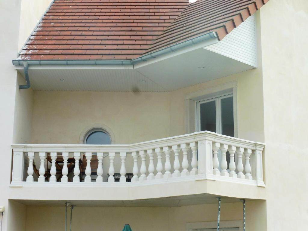 Balkón nebo terasa v ubytování 4 Chambres meublées et un seul studio avec petite cuisine