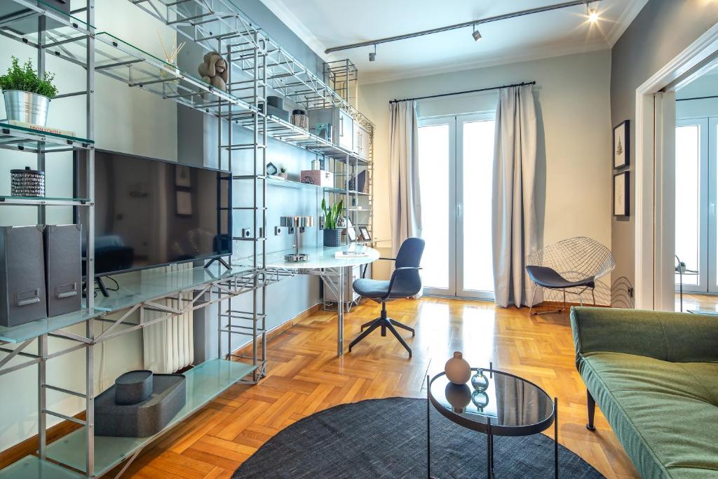 Posezení v ubytování Superb 1BD Apartment in the heart of Kolonaki by UPSTREET