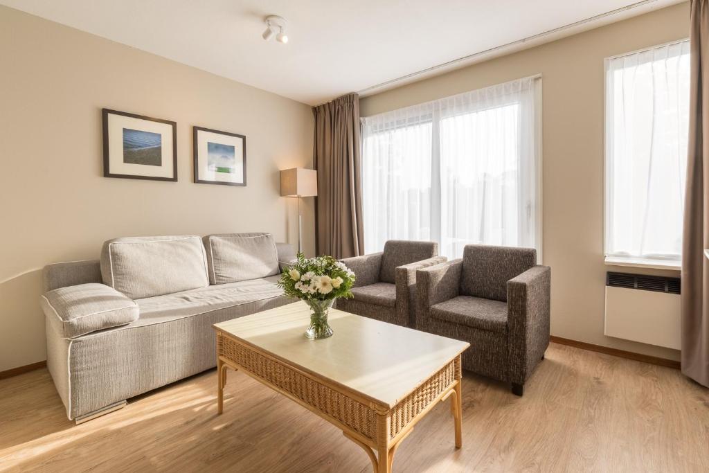 Posezení v ubytování Fletcher Hotel-Restaurant Amelander Kaap