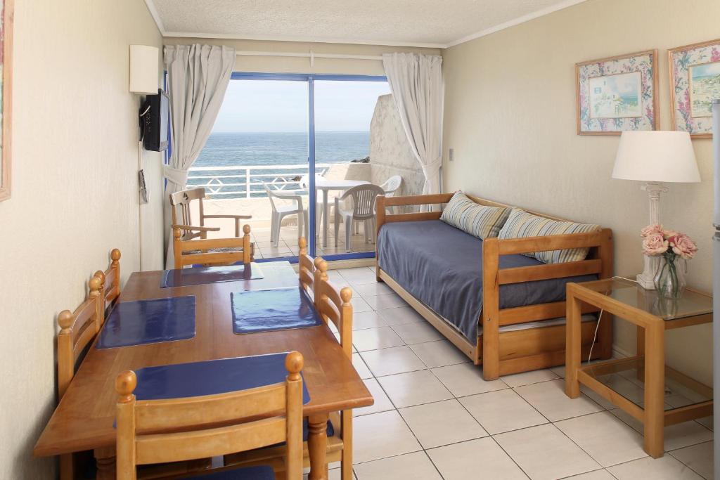 Postel nebo postele na pokoji v ubytování MR Mar Suites (ex Neruda Mar Suites)