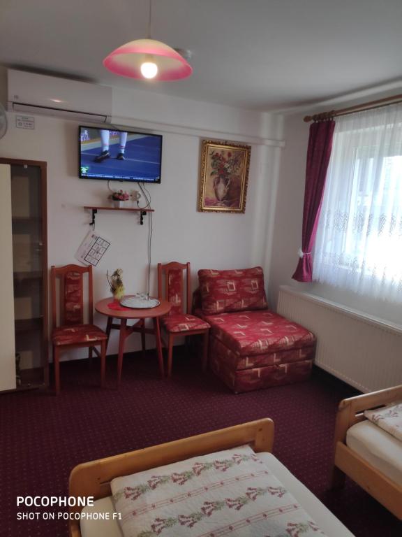 Postel nebo postele na pokoji v ubytování Herkules Panzió
