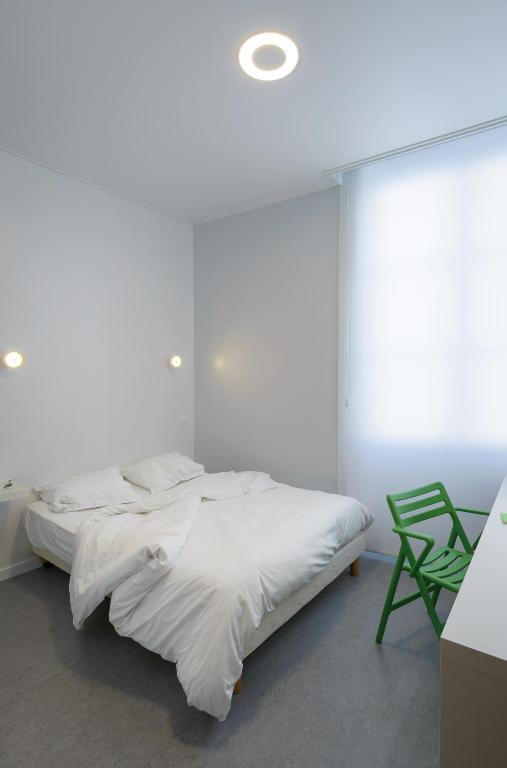 HOTEL CONTINENTAL - Tweepersoonskamer Met Gedeeld Toilet