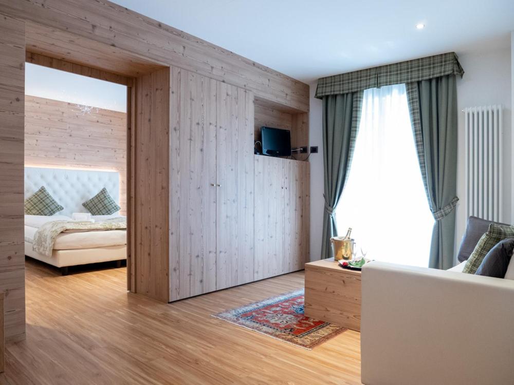TV a/nebo společenská místnost v ubytování Hotel Almazzago