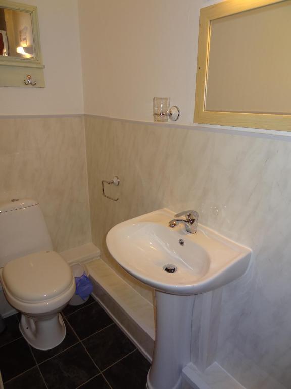 Lindisfarne Holiday Apartments - Families & Couples Only - Appartement 3 - Eerste Verdieping