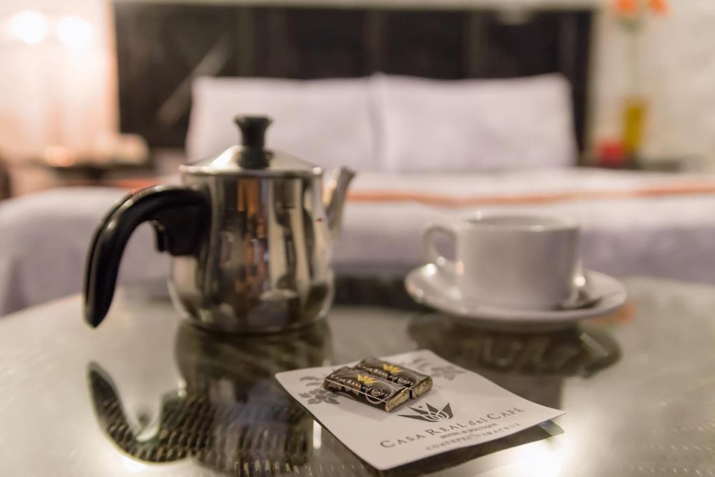 Příslušenství pro přípravu čaje a kávy v ubytování Hotel Casa Real Del Café