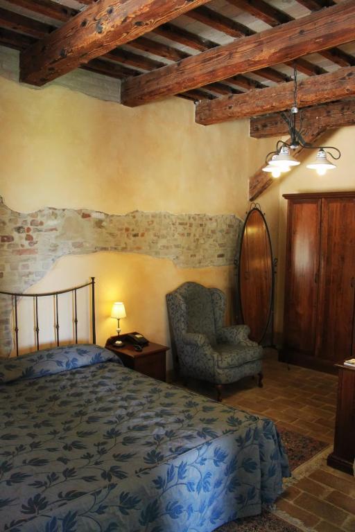 Postel nebo postele na pokoji v ubytování Castello Montegiove