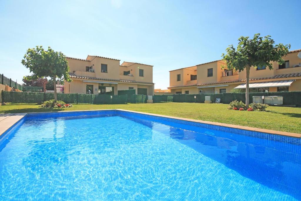 Bazén v ubytovaní Holiday Home Rosa alebo v jeho blízkosti
