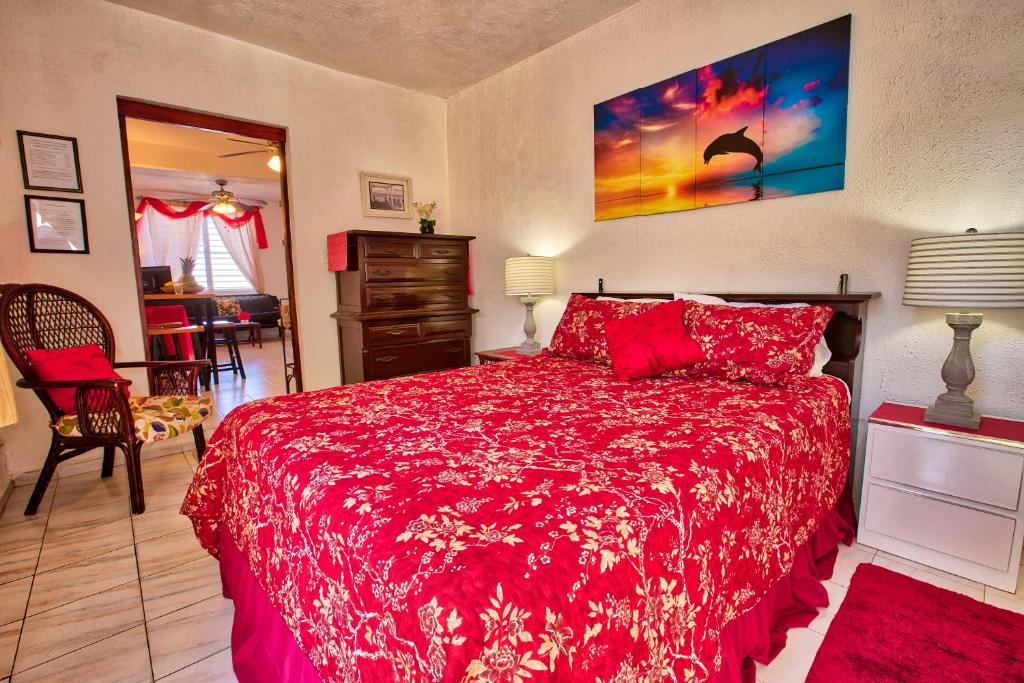 Postel nebo postele na pokoji v ubytování Coconut Palms Inn