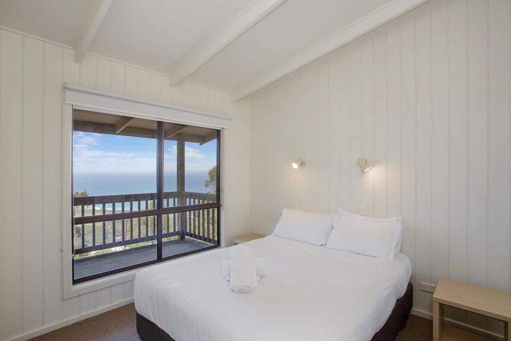 Postel nebo postele na pokoji v ubytování Beacon Point Ocean View Villas