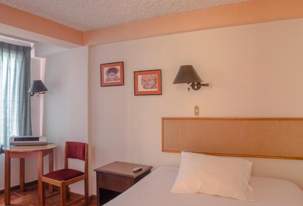 Postel nebo postele na pokoji v ubytování Los Aticos B&B with Coworking