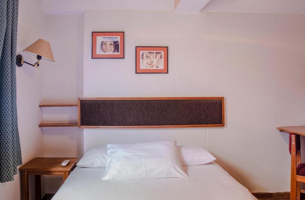 Postel nebo postele na pokoji v ubytování Los Aticos B&B with Coworking