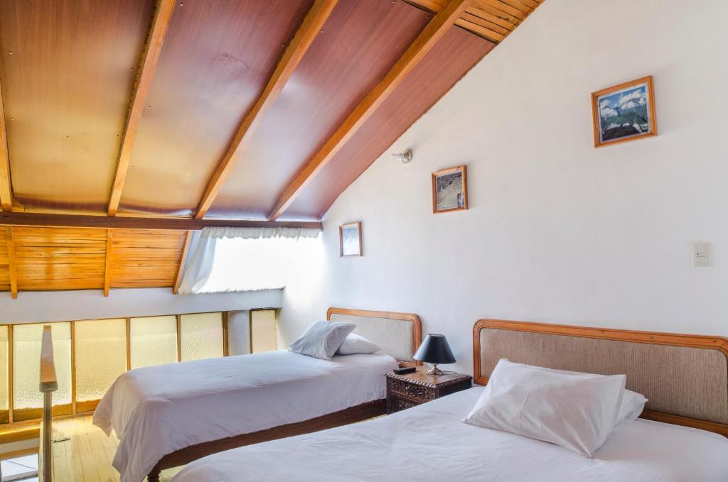 Postel nebo postele na pokoji v ubytování Los Aticos B&B with Coworking