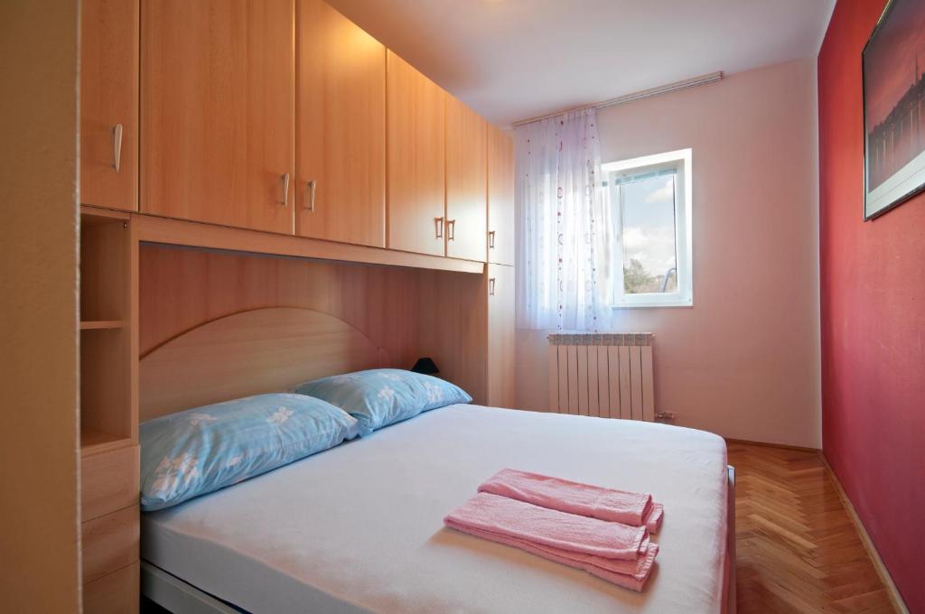 Łóżko lub łóżka w pokoju w obiekcie Apartments Rajic