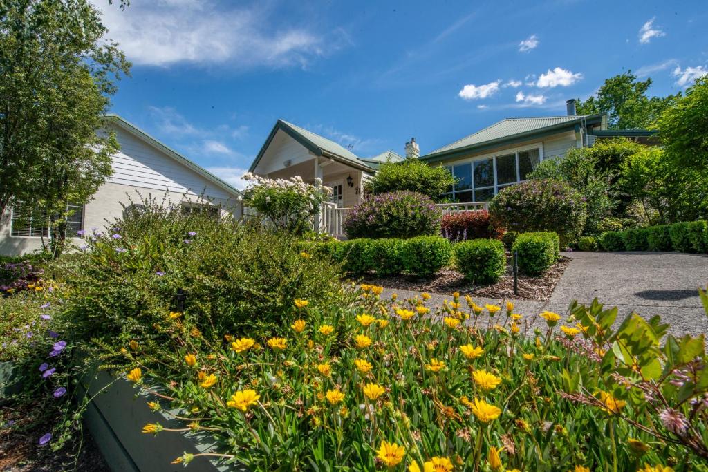 a garden in front of a house with flowers at Yarra Gables in Healesville